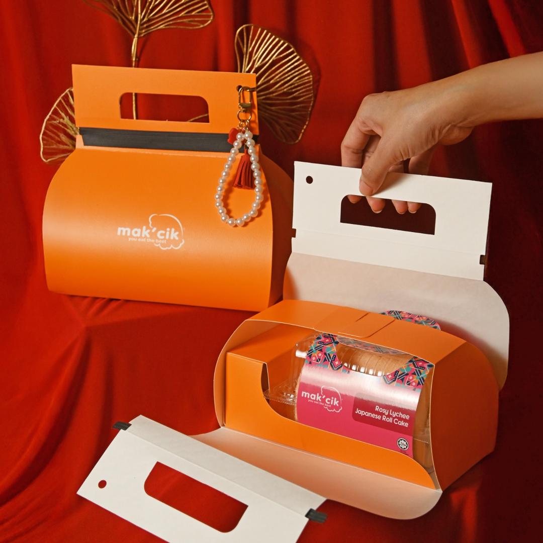 Mak'Cik Chinese New Year Gift Box with Mystery Gift